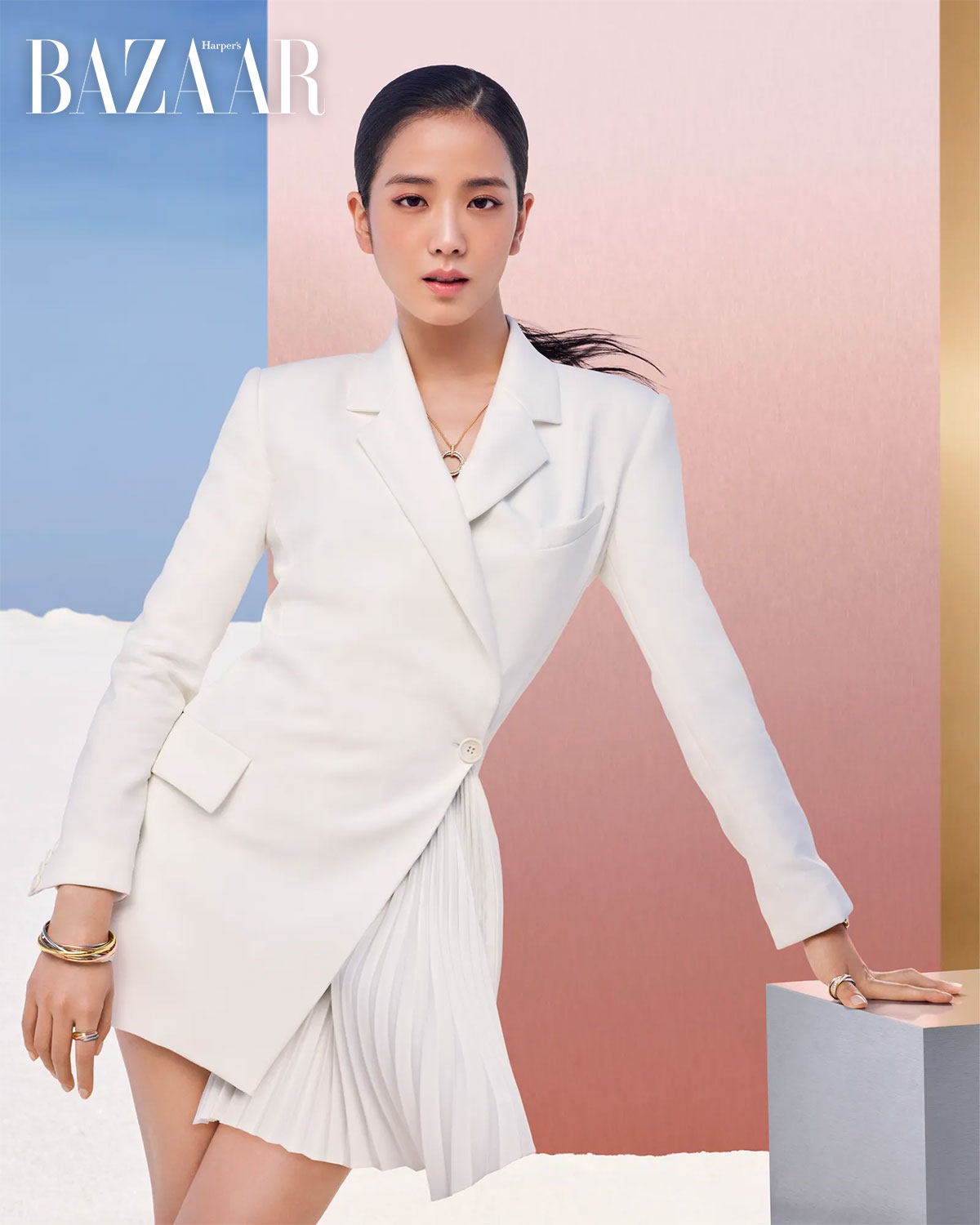 Jisoo (BLACKPINK) khẳng định vị thế fashionista khi hoạt động Solo