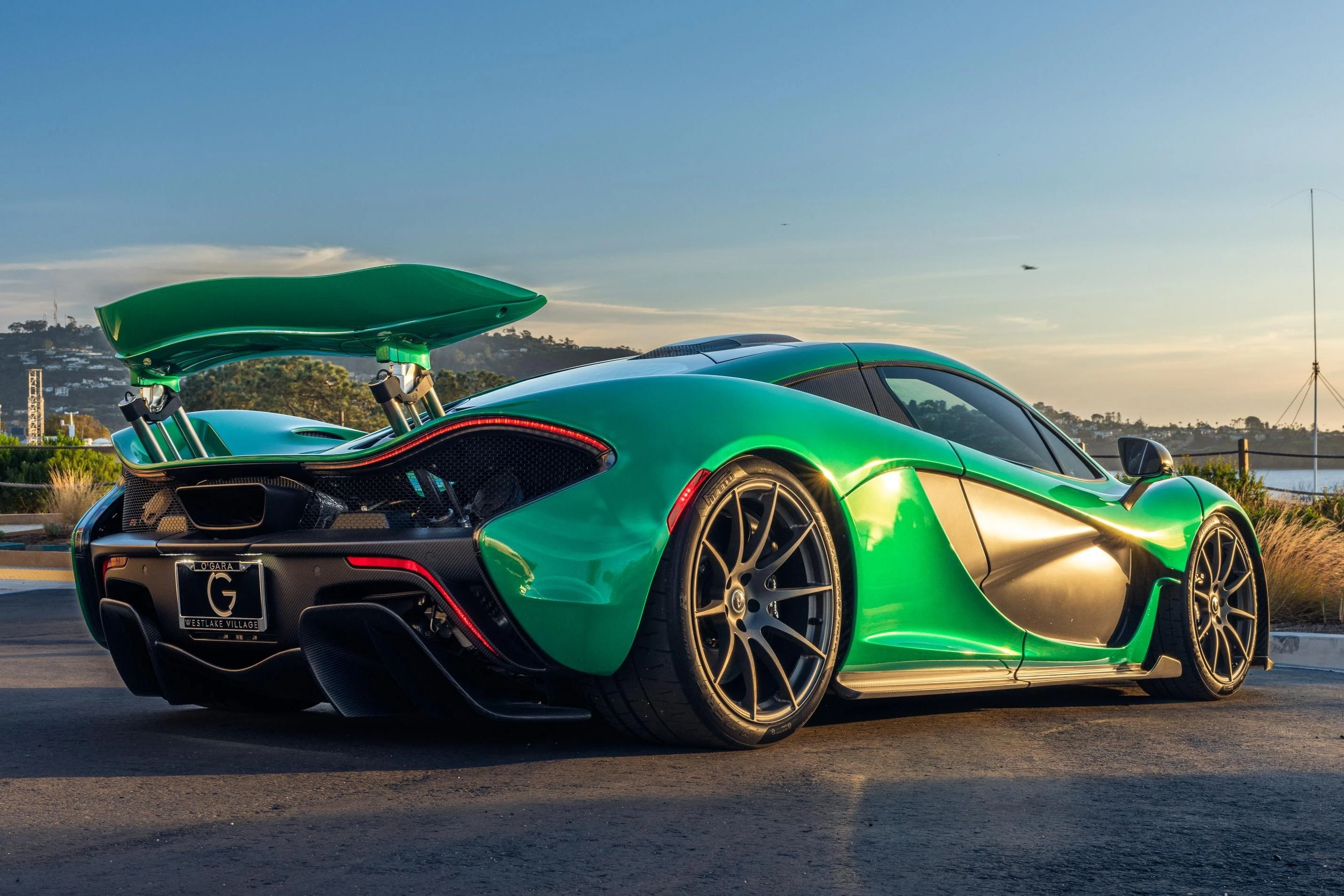 Pin của siêu xe McLaren P1 bằng giá một chiếc Porsche 911