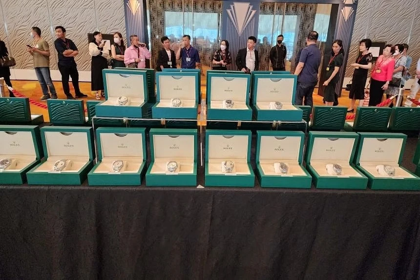 Tặng đồng hồ Rolex có giữ chân được nhân viên?