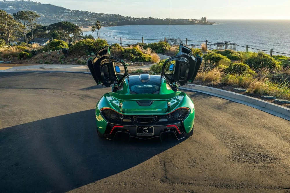 Pin của siêu xe McLaren P1 bằng giá một chiếc Porsche 911