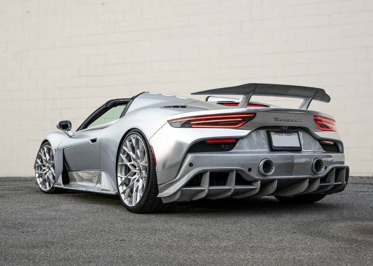 Bản độ Maserati MC20 lấy cảm hứng từ máy bay cổ điển