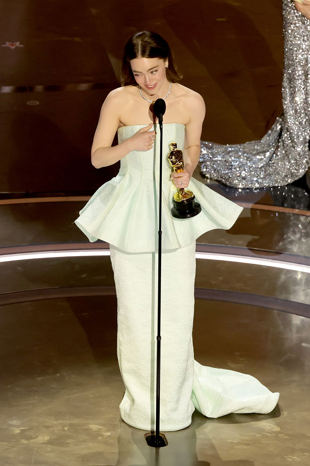 Thảm đỏ Oscar: Đấu trường của những thương vụ thời trang lớn