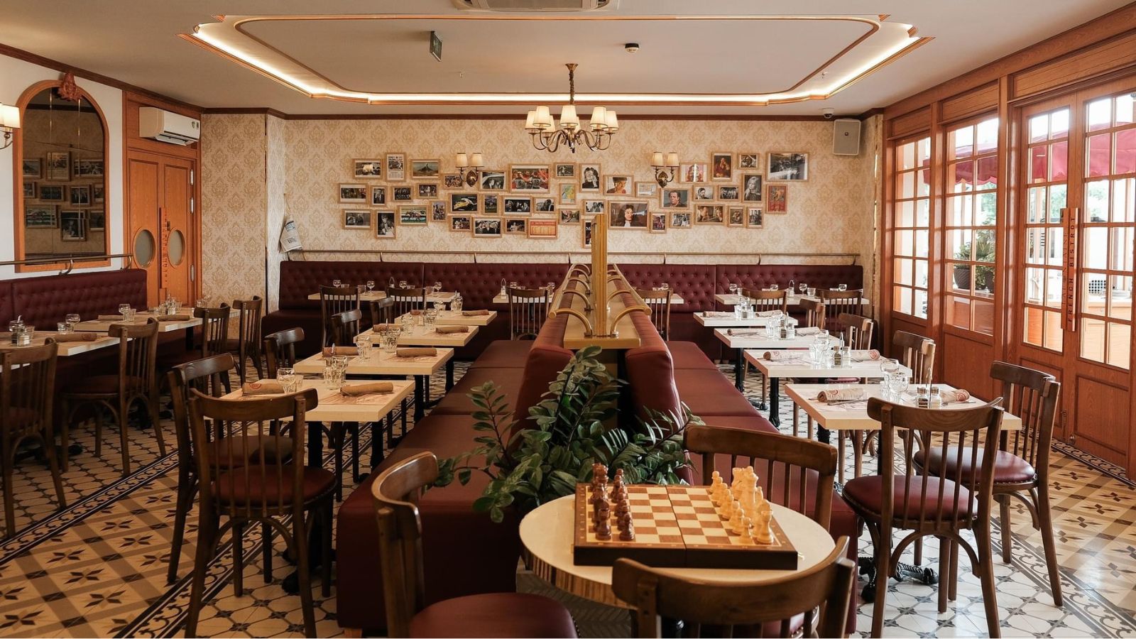 Đến La Fontaine French Bistrot, học lễ nghi bàn tiệc qua văn hóa ẩm thực Pháp