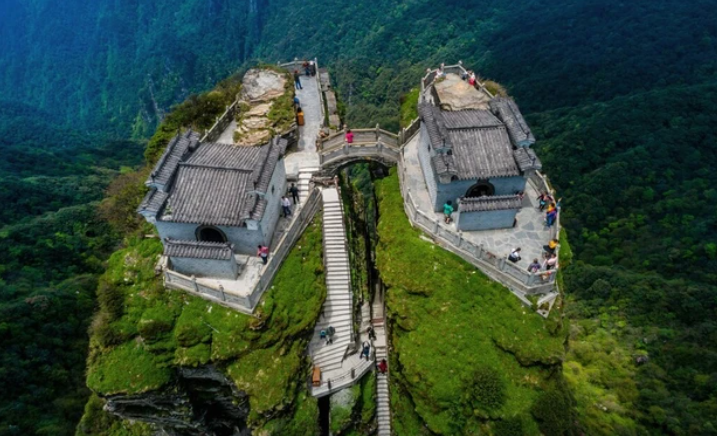 Ngôi chùa trên đỉnh Phạn Tịnh