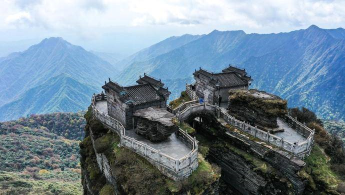Ngôi chùa trên đỉnh Phạn Tịnh