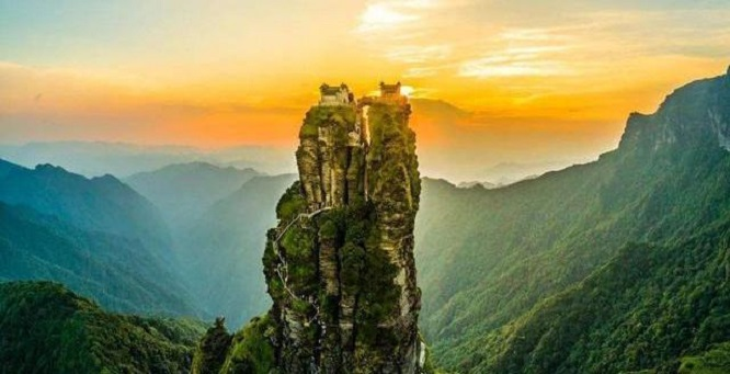Ngôi chùa trên đỉnh Phạn Tịnh