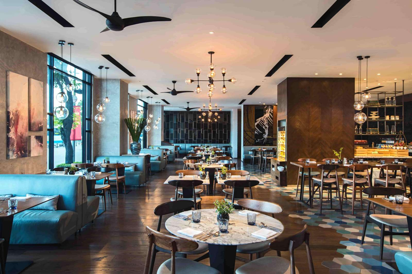 Renaissance Riverside Hotel Saigon ra mắt BST trứng Phục Sinh 2024