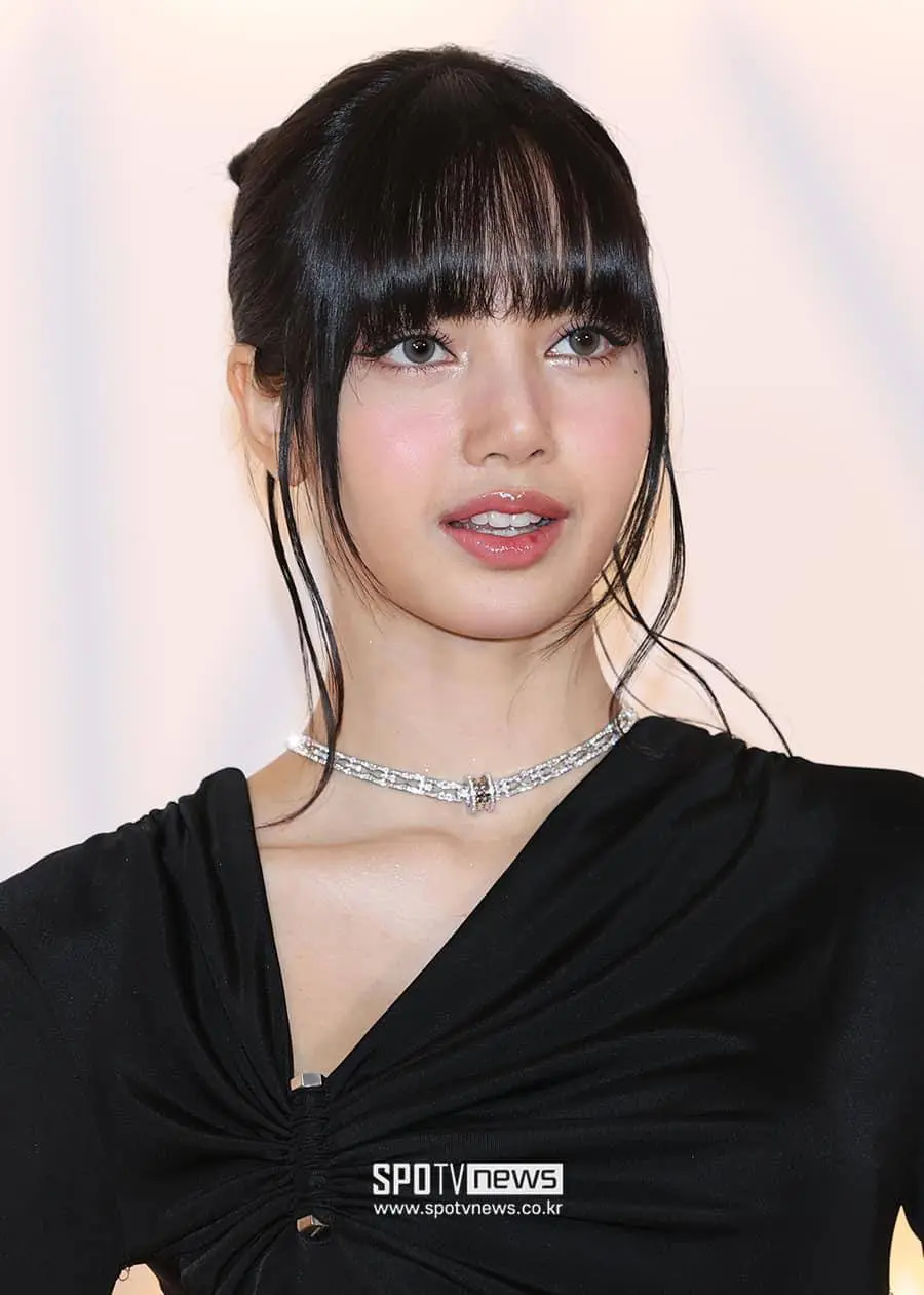 Tóc Tiên và Lisa (BLACKPINK) ôm eo tại sự kiện Bulgari