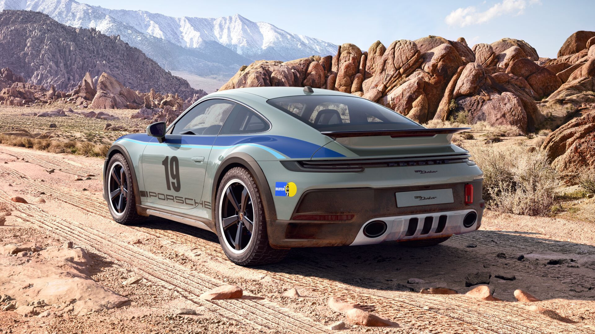 Đại gia Sài Gòn mang dàn xe hơn 45 tỷ đi phượt Tây Bắc, có Porsche 911 Dakar