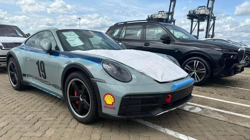 Đại gia Sài Gòn mang dàn xe hơn 45 tỷ đi phượt Tây Bắc, có Porsche 911 Dakar