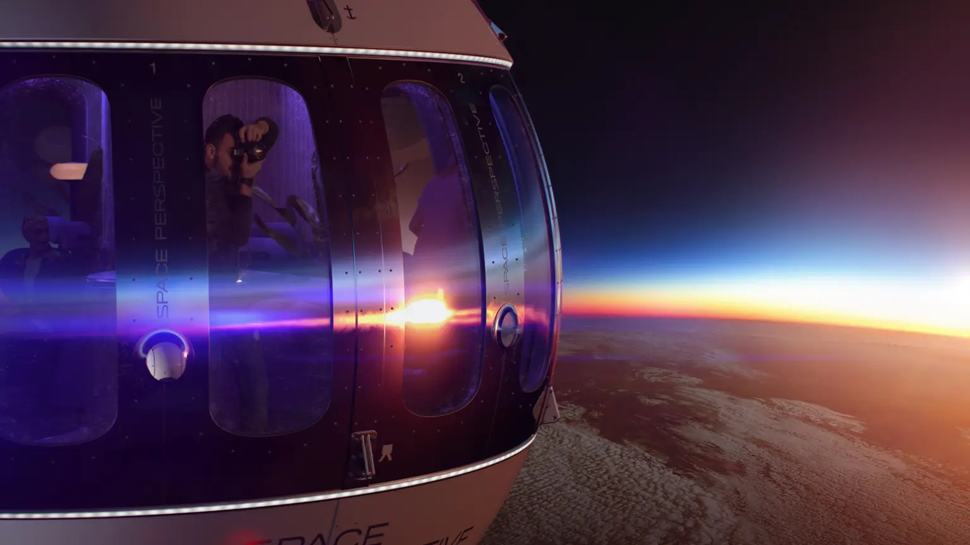Bỏ 12 tỷ đồng ăn tối ngoài vũ trụ trên tàu vũ trụ Spaceship Neptune