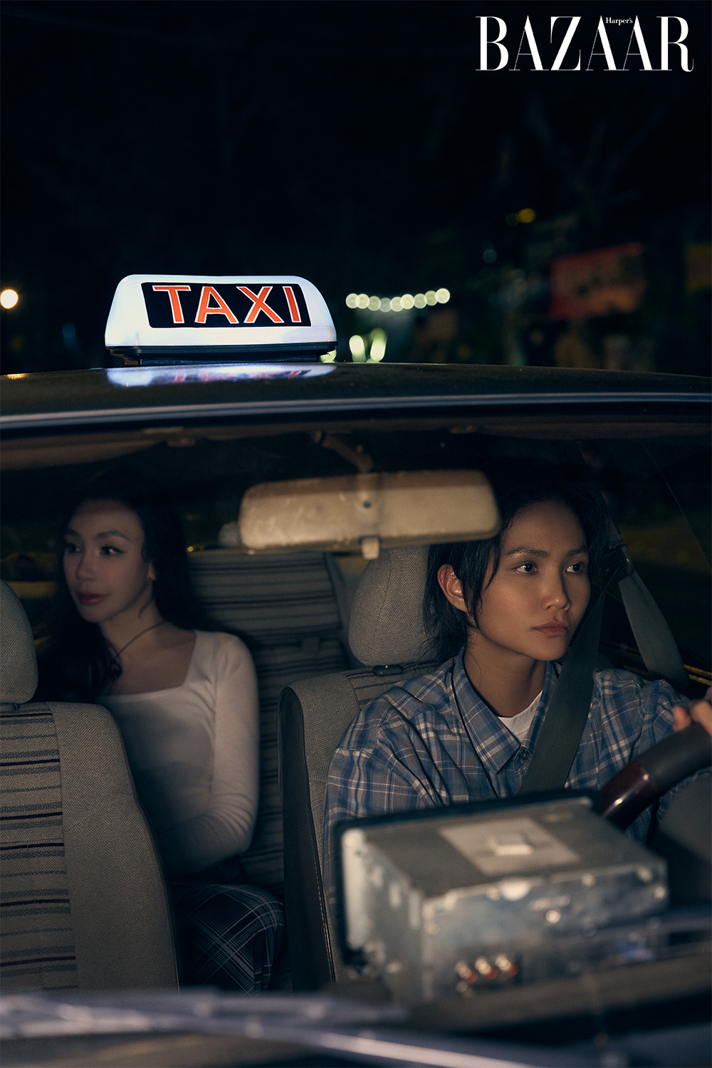 Hồ Quỳnh Hương và H'Hen Niê lam lũ, làm khuân vác ở chợ cá