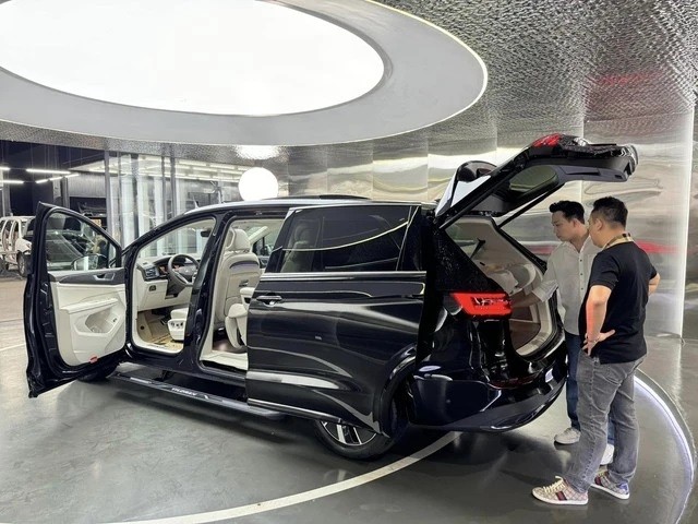 ‘Bóc giá’ xế hộp tiền tỷ Trấn Thành vừa tậu: Trang bị cực ‘khủng’, có đặc điểm xịn như Rolls-Royce