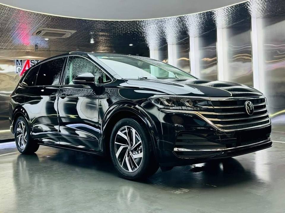 Xế hộp của Trấn Thành là xe hạng sang của thương hiệu Đức - Volkswagen