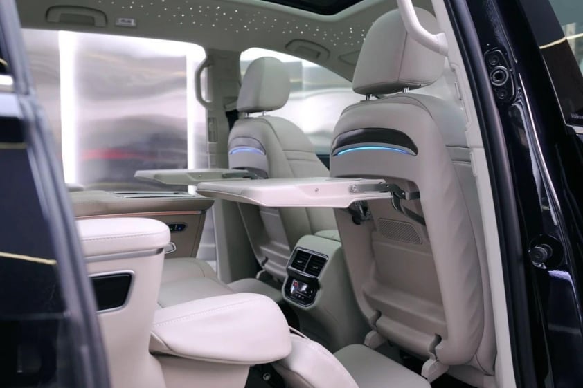 Trấn Thành tậu MPV Volkswagen Viloran, độ thêm trang bị đúng chuẩn ‘xe chủ tịch’