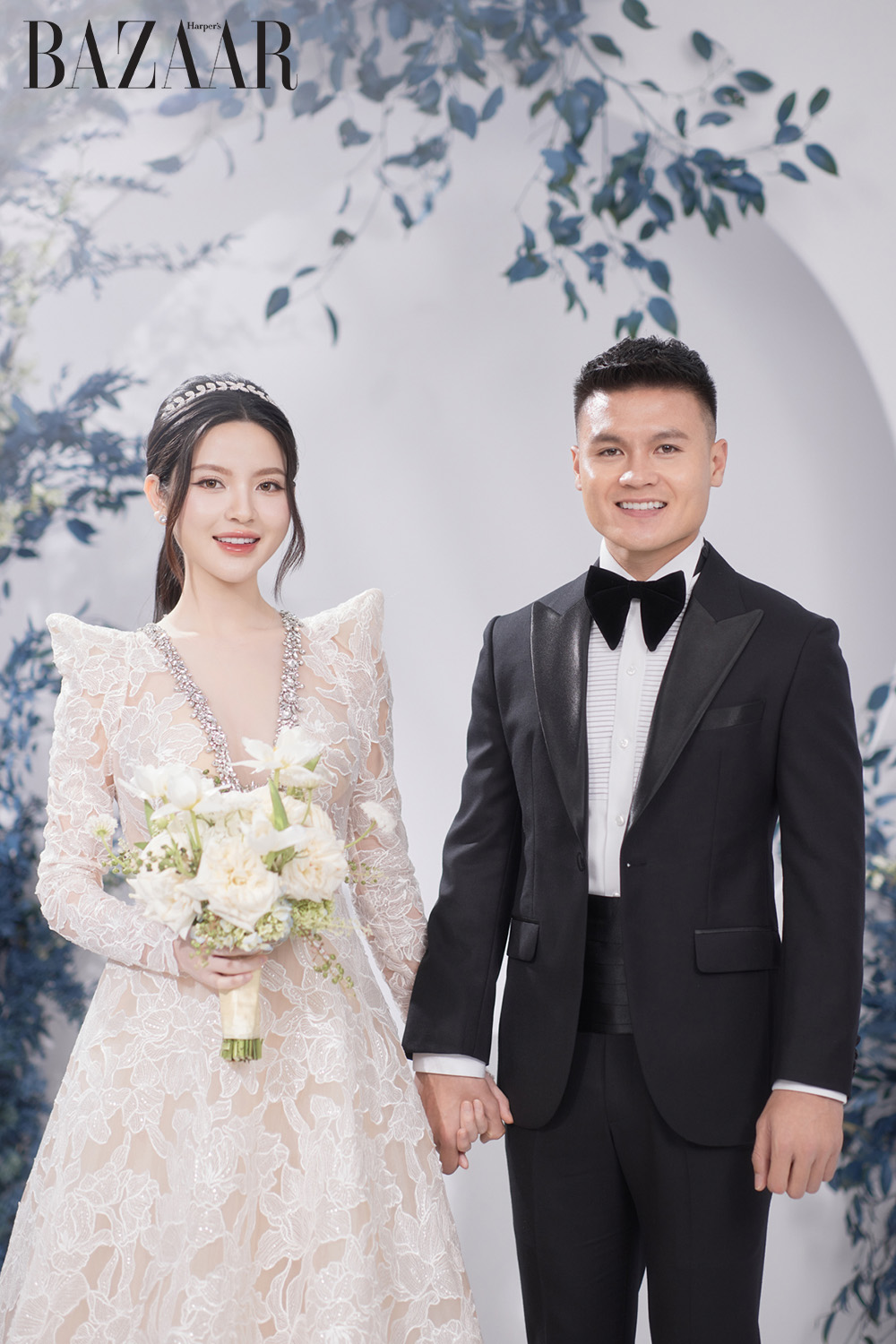 Bà xã cầu thủ Quang Hải mặc đầm cưới nào trong bộ ảnh cưới?