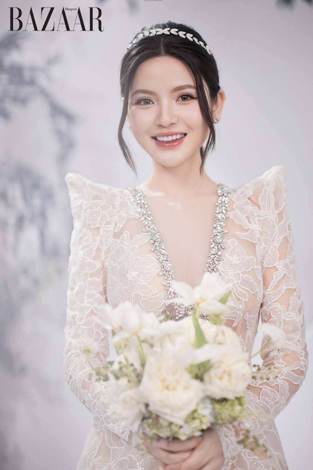 Bà xã cầu thủ Quang Hải mặc đầm cưới nào trong bộ ảnh cưới?