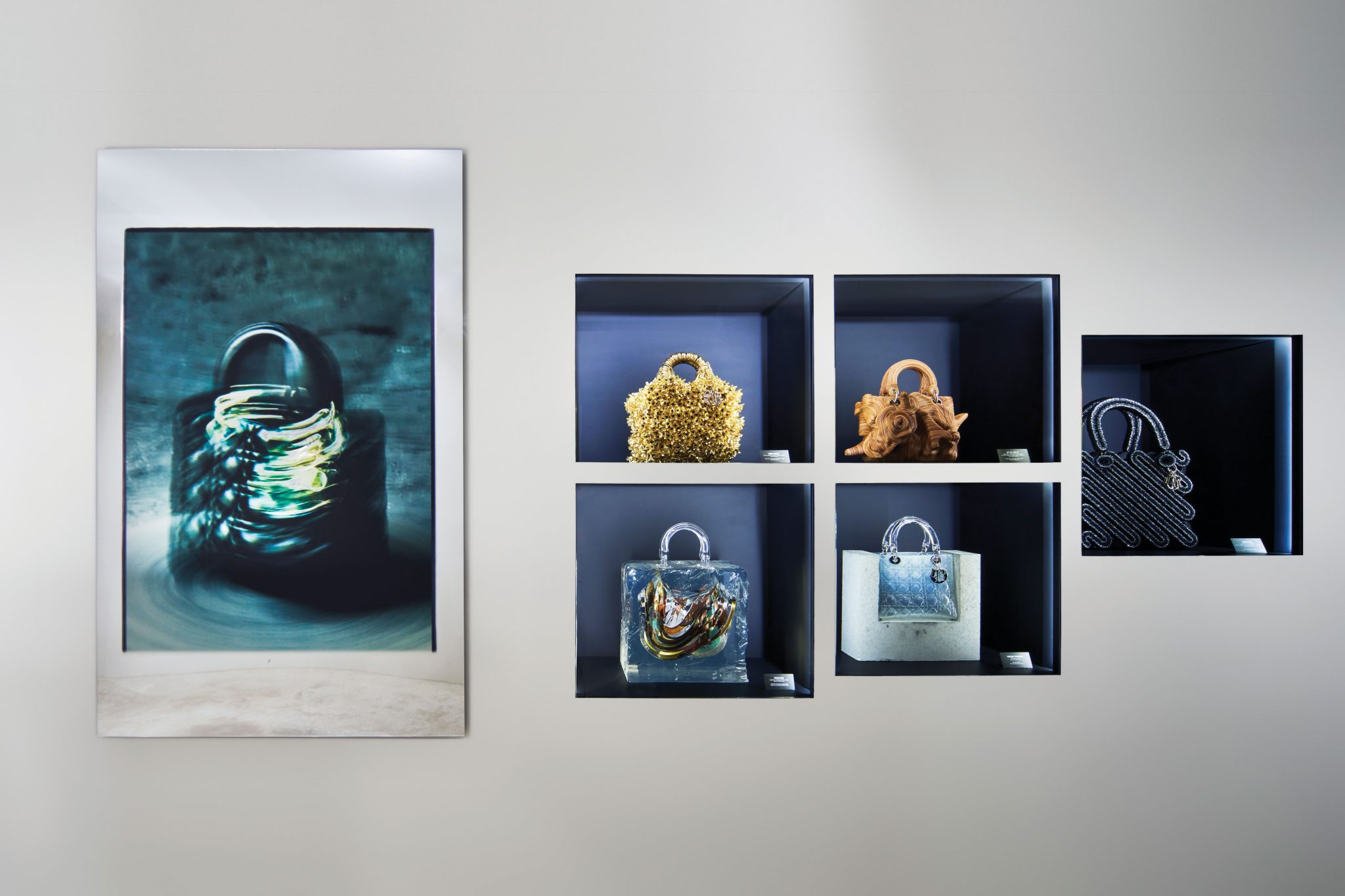 Các nghệ sĩ Việt hào hứng check-in triển lãm Lady Dior House