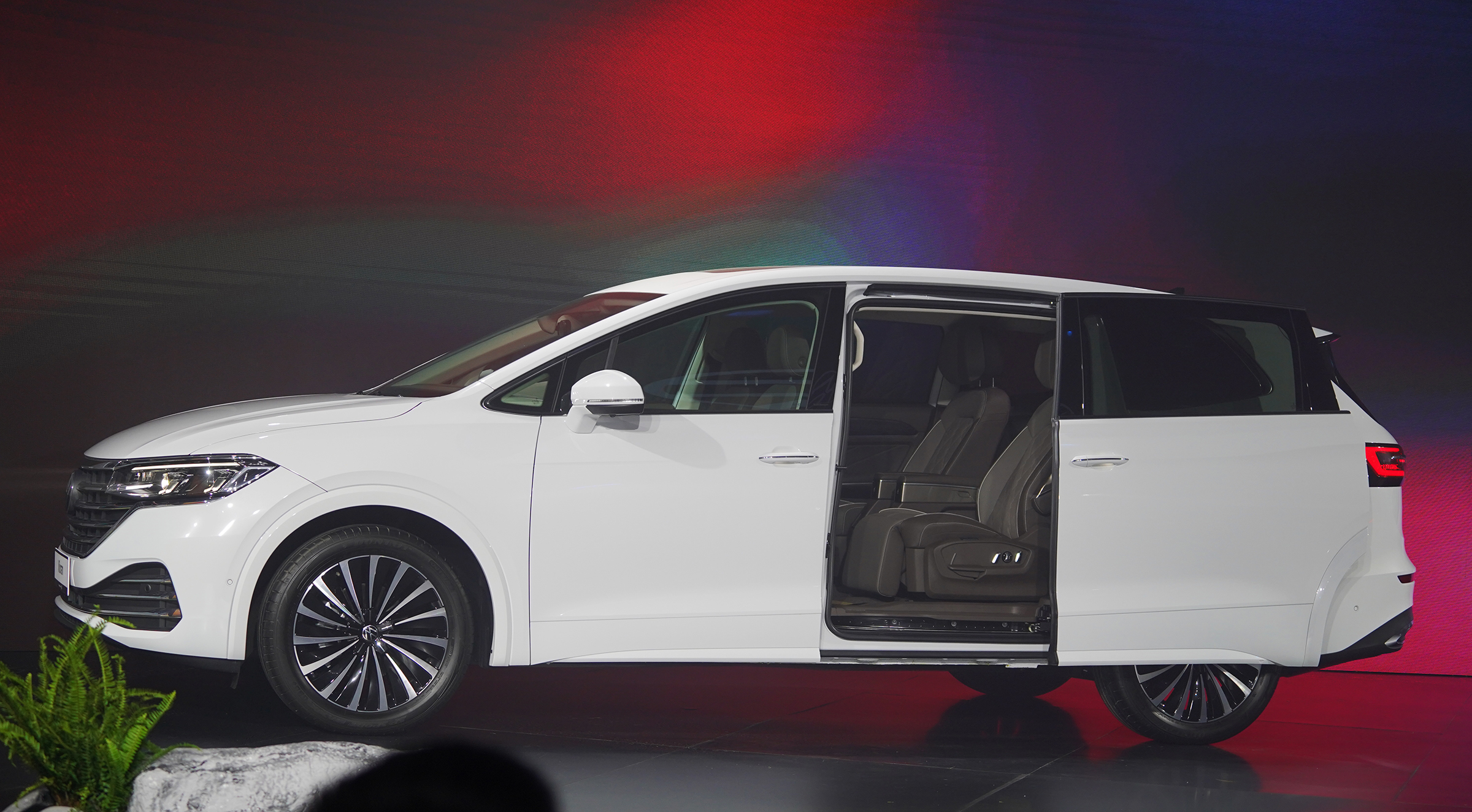 Nhập từ Trung Quốc, Volkswagen Viloran thành 'hiện tượng' tại Việt Nam