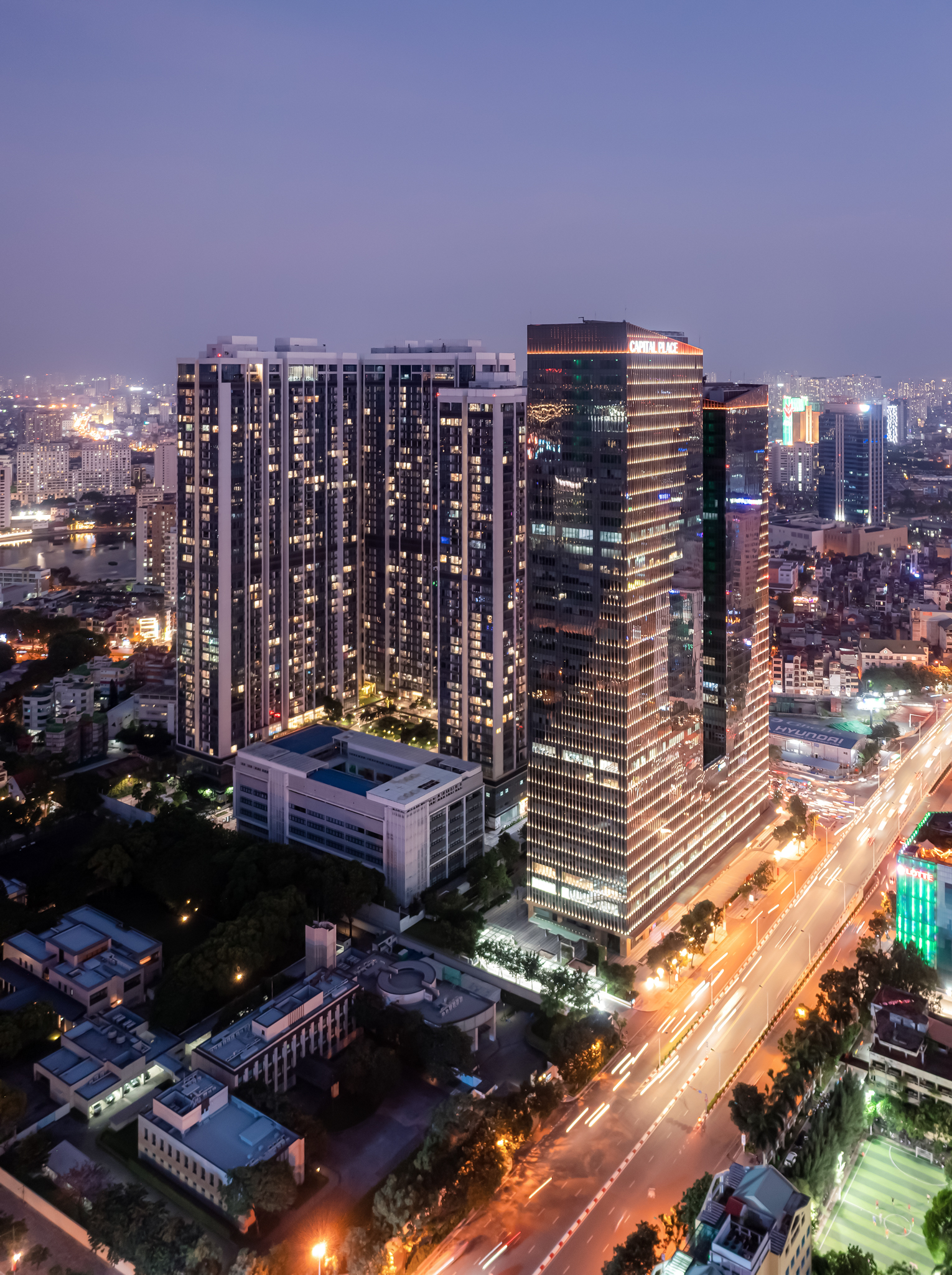 Tòa nhà ở Hà Nội được con gái bà Trương Mỹ Lan rao bán 1 tỷ USD