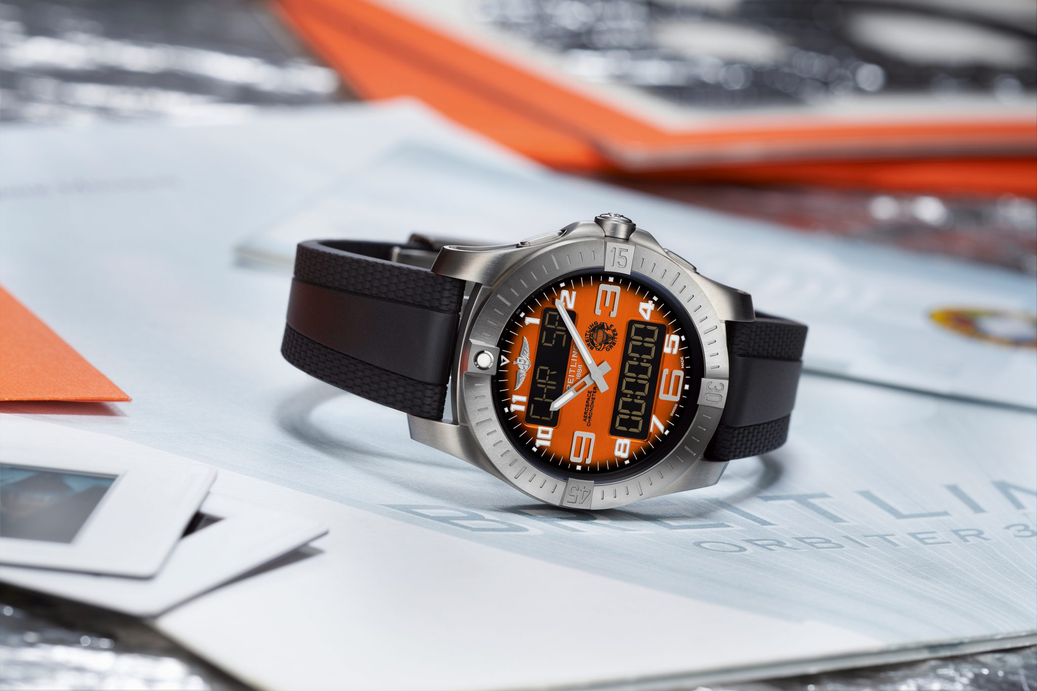 Tái hiện chuyến bay lịch sử với Breitling Aerospace B70 Orbiter