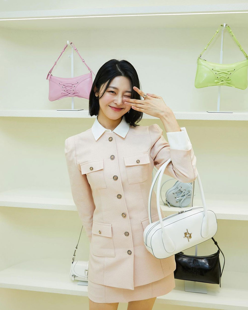 Find kapoor, Local Brand Hàn đứng sau chiếc túi xách viral mạng xã hội