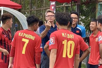 HLV Shin Tae Yong bất ngờ khi HLV Troussier bị sa thải ở Việt Nam