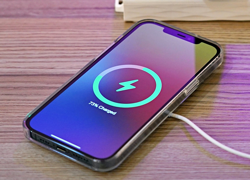 Sạc pin iPhone hiệu suất và điều khiển pin chuyên nghiệp