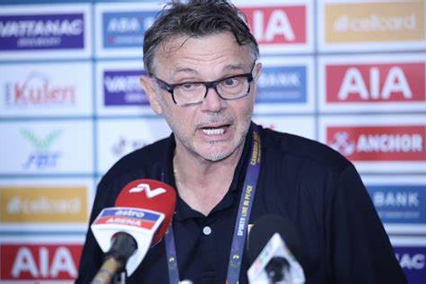 VFF chốt số tiền đền bù hợp đồng cho HLV Troussier