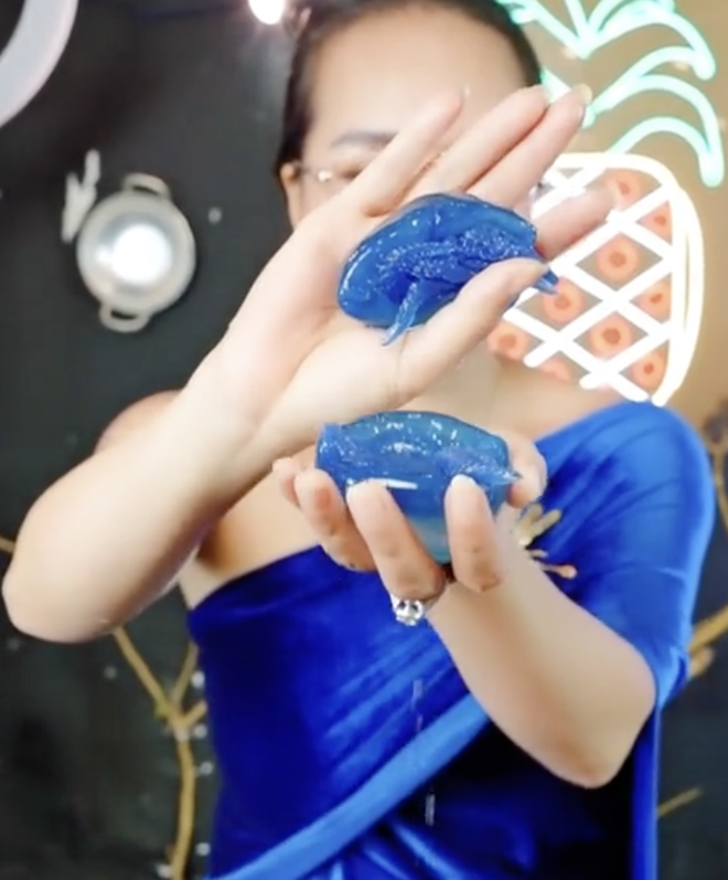 Loại hải sản có màu xanh độc lạ đang được săn lùng kịch liệt: giá lên đến 200k/kg, là "mỹ vị mùa hè" tại Huế
