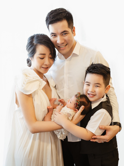 Nữ đại gia Hà Nội là mẹ 7 con, U40 được nhận xét "càng đẻ càng đẹp"