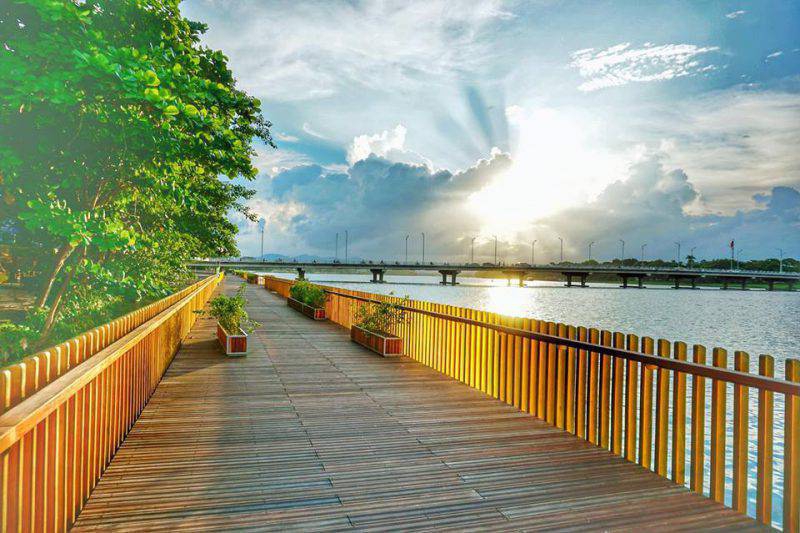 Cây cầu gỗ liêm tại Huế