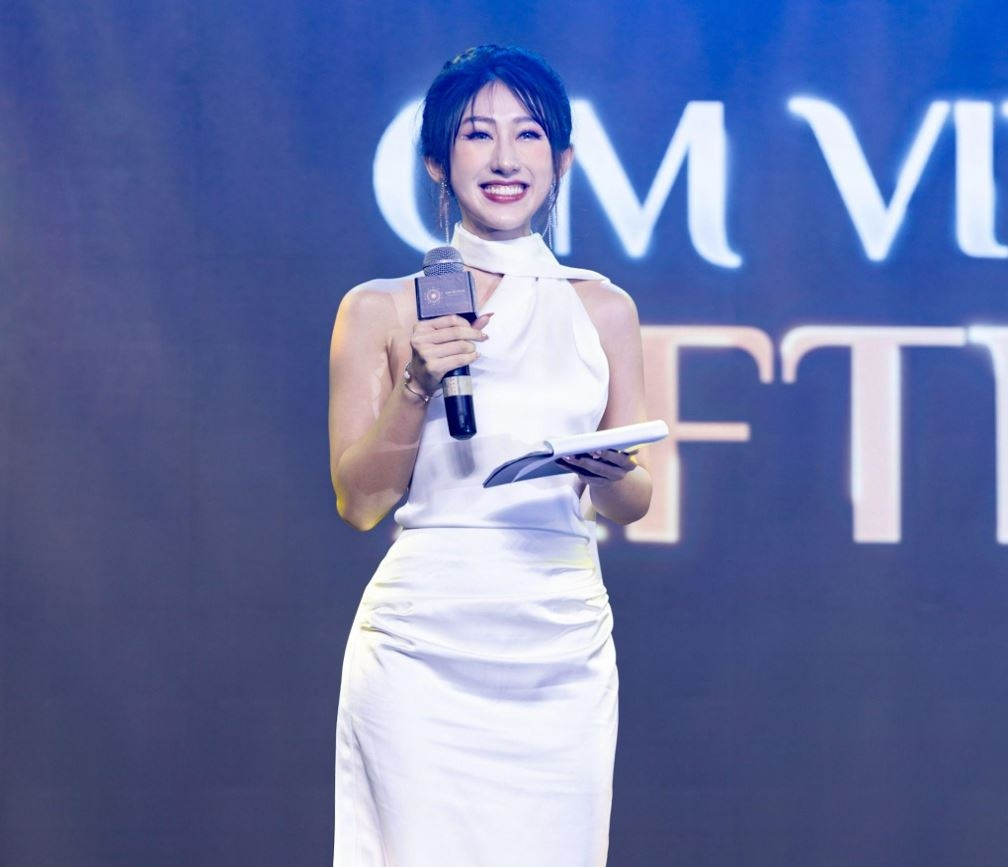 Cô giáo tiếng Anh Tiên Tinker