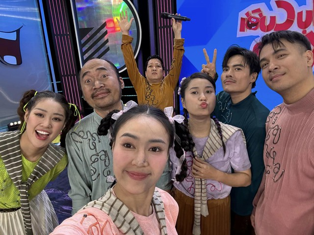 7 nụ cười Xuân