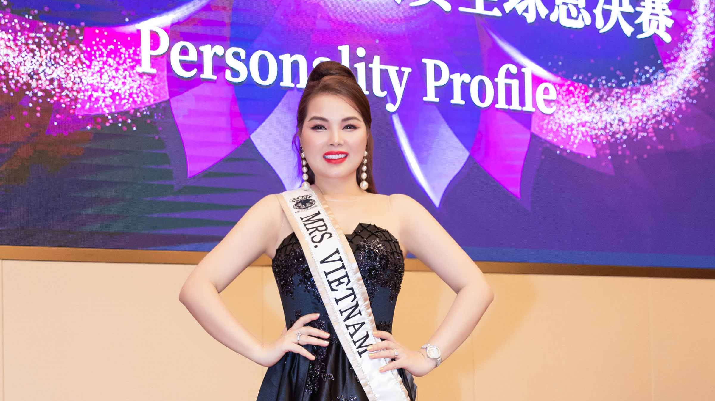 Hoa hậu Ngọc Trang được chồng tháp tùng đến Mrs. Globe 2024