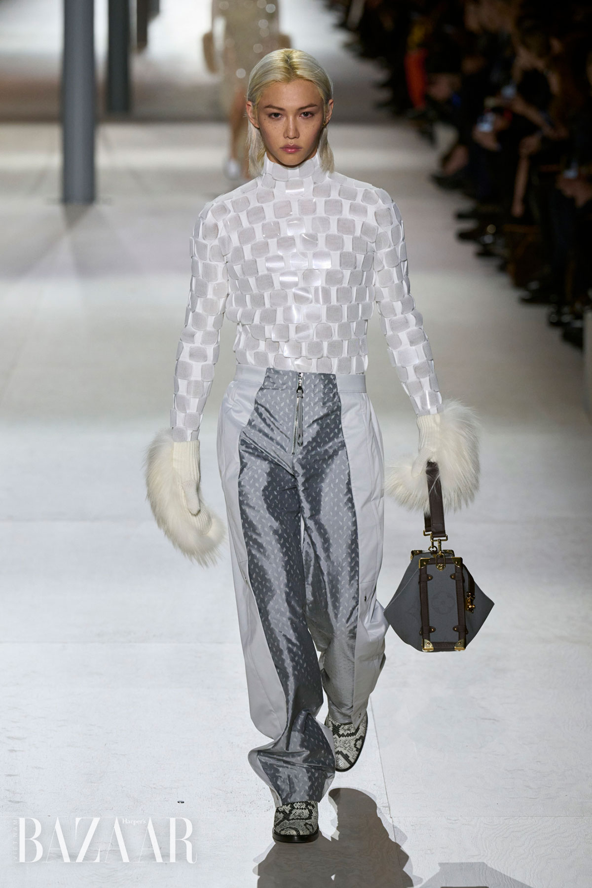 Louis Vuitton Thu Đông 2024 gây bất ngờ nhất tuần lễ Paris