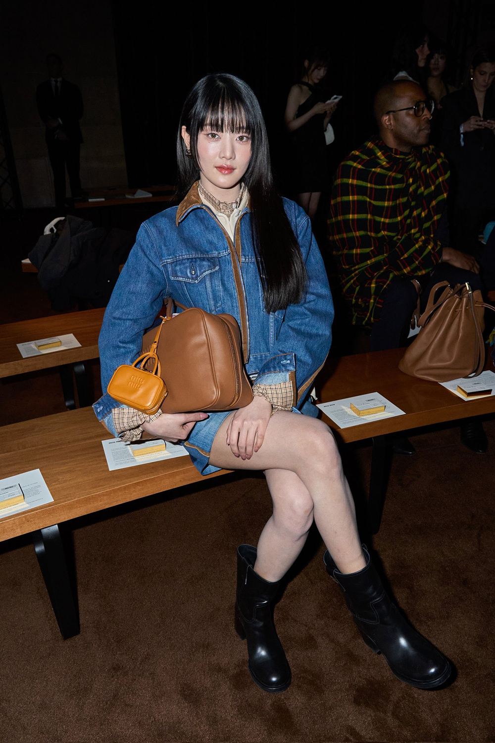 Nhan sắc Châu Á phủ sóng Front Row Miu Miu Thu Đông 2024