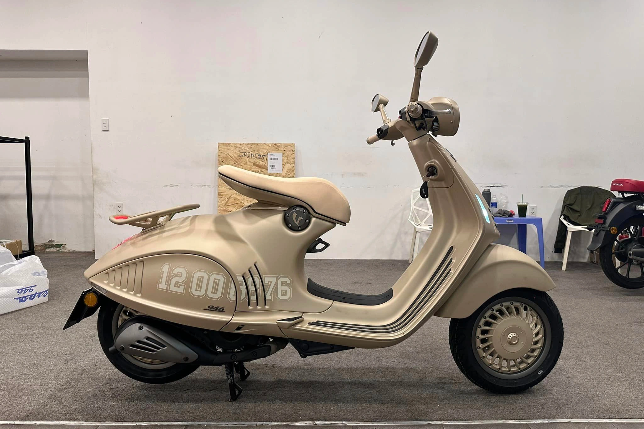 Vespa 946 Dragon