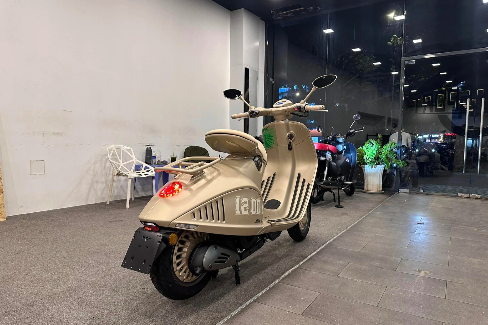 Vespa 946 Dragon