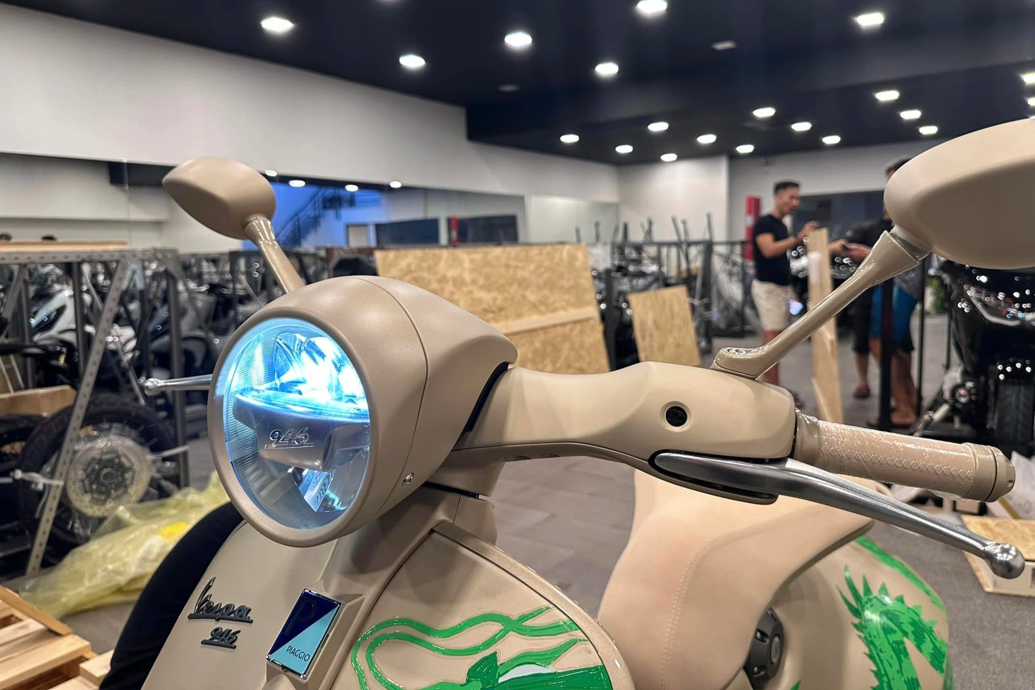 Vespa 946 Dragon