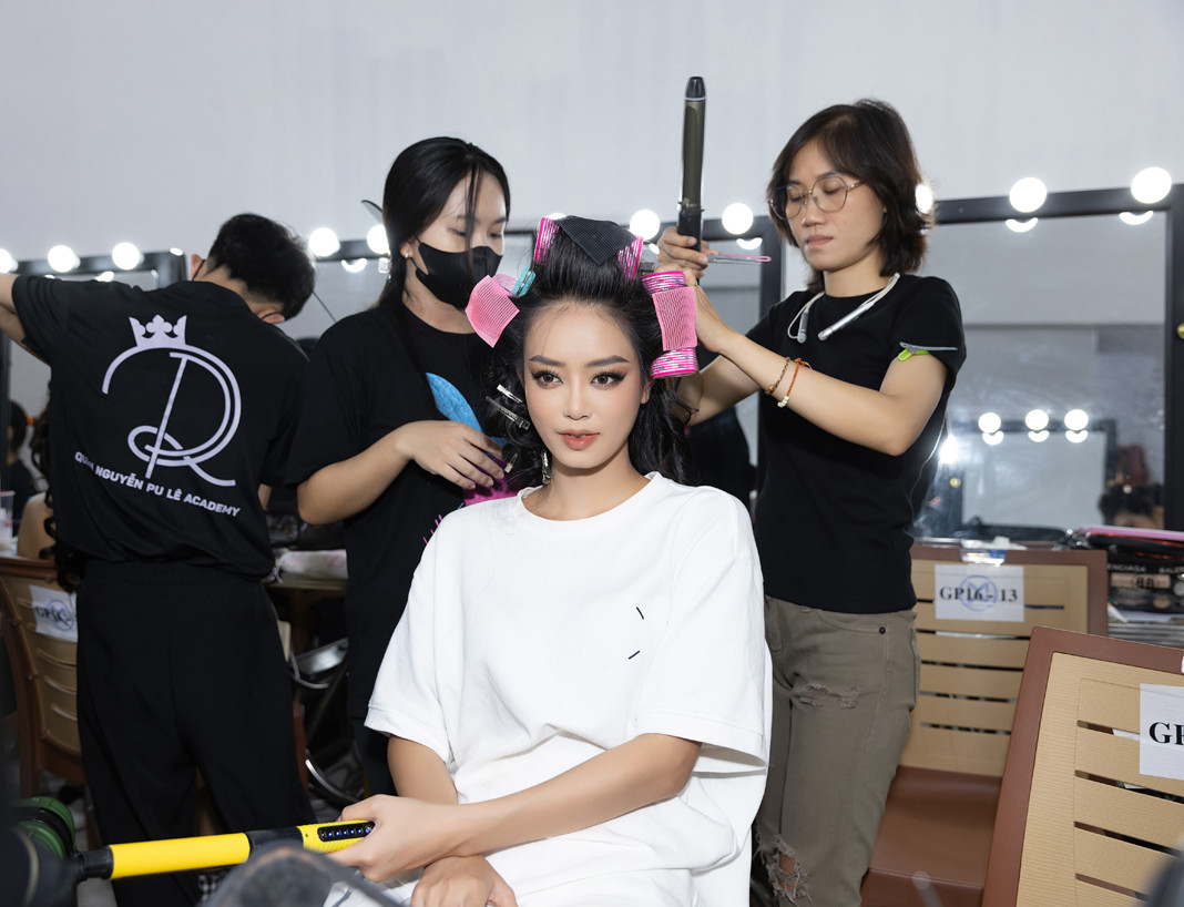 Á hậu Bùi Khánh Linh