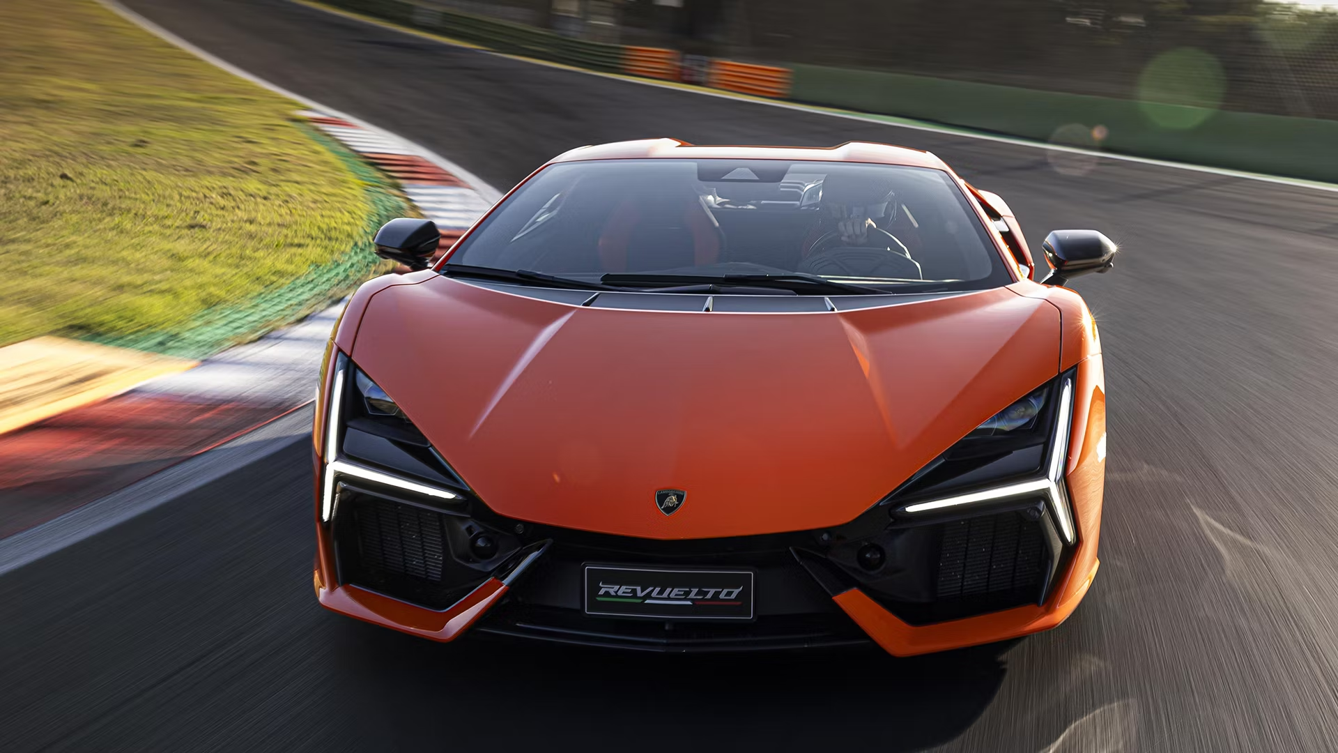 Lamborghini vén màn Telemetry X: Kết nối đường đua, nâng tầm trải nghiệm