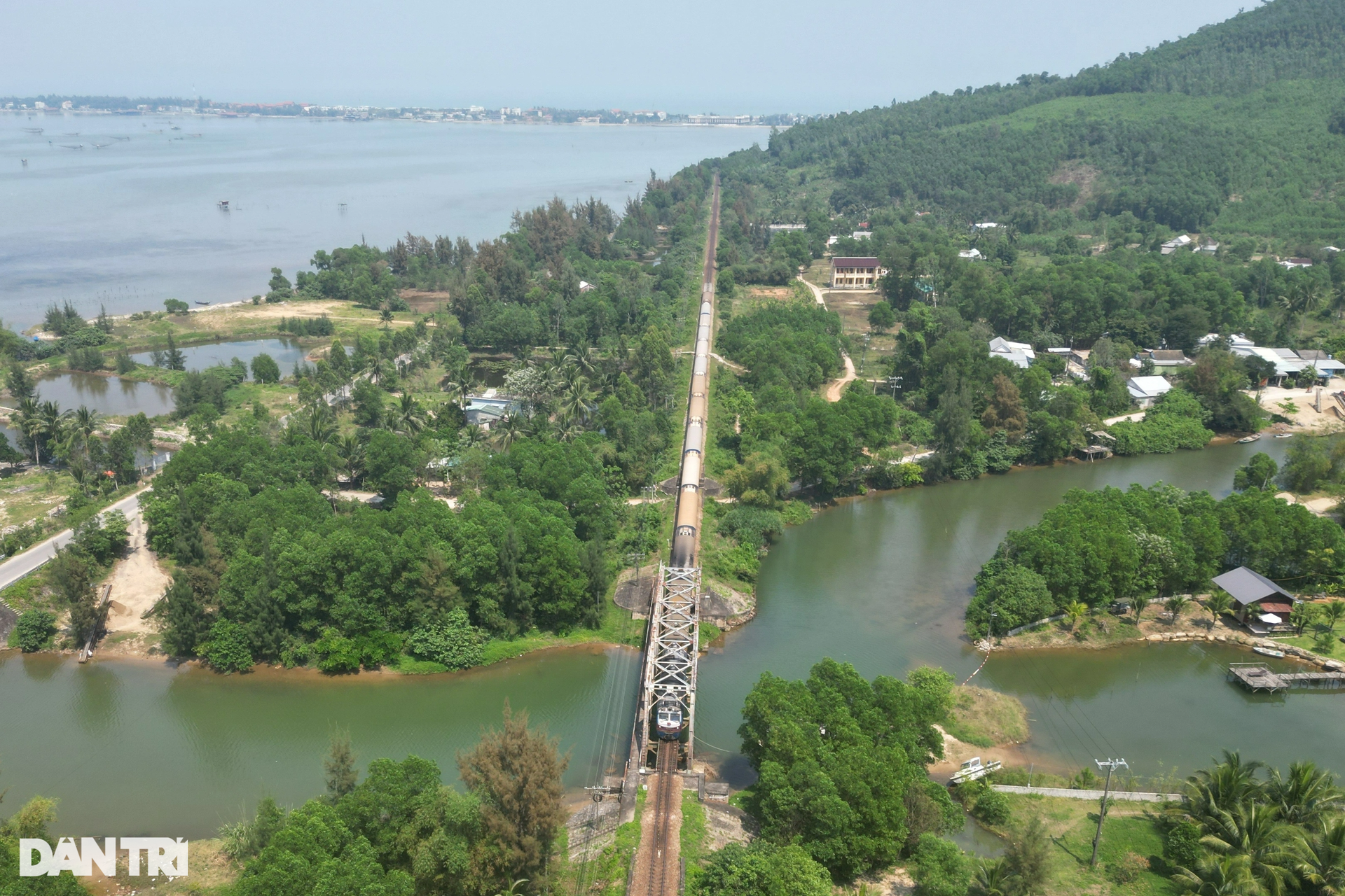 Tàu du lịch Huế - Đà Nẵng