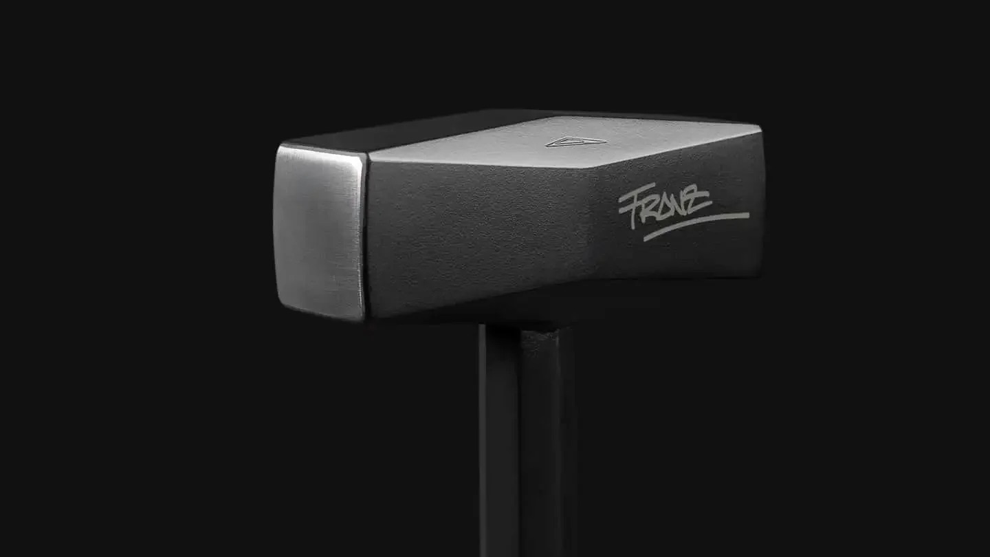 Tesla ra mắt... búa tạ CyberHammer: Thiết kế cực chất lấy cảm hứng từ Cybertruck, giới hạn chỉ có 800 chiếc