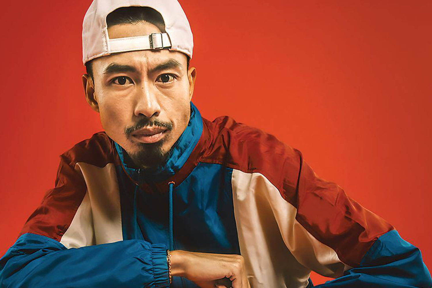 Rapper Đen Vâu vướng tin đồn "có con" với Hoàng Thùy Linh.