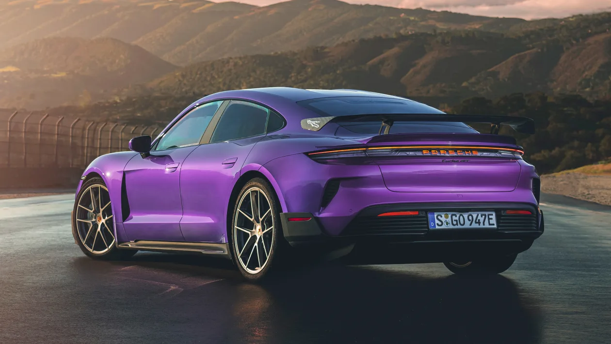 'Cơn lốc' Porsche Taycan Turbo GT của làng xe điện: 2,2 giây tăng tốc từ 0-100 km/h
