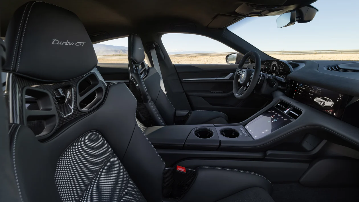'Cơn lốc' Porsche Taycan Turbo GT của làng xe điện: 2,2 giây tăng tốc từ 0-100 km/h