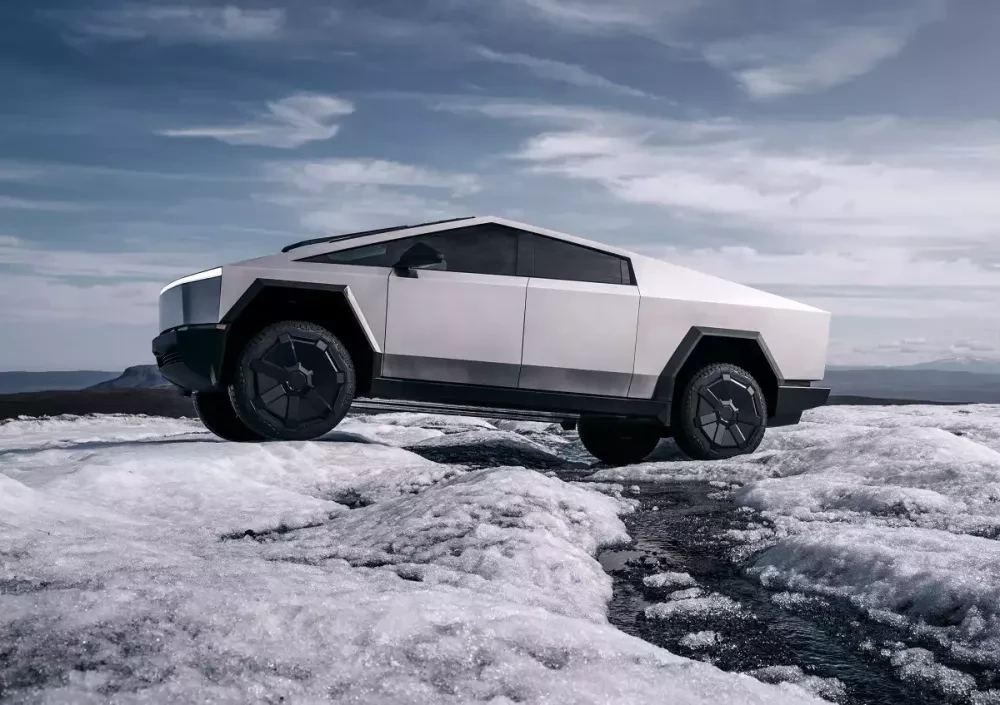 Tesla ra mắt... búa tạ CyberHammer: Thiết kế cực chất lấy cảm hứng từ Cybertruck, giới hạn chỉ có 800 chiếc