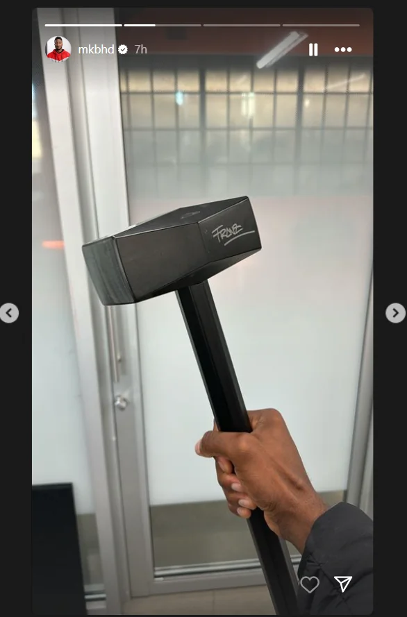 Tesla ra mắt... búa tạ CyberHammer: Thiết kế cực chất lấy cảm hứng từ Cybertruck, giới hạn chỉ có 800 chiếc