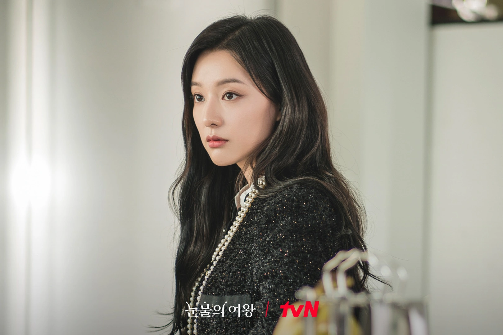 Bí mật đằng sau vẻ đẹp sang chảnh của "ái nữ tài phiệt" Kim Ji Won.